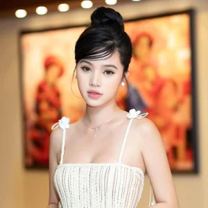 Discover the Timeless Elegance and Fashion Influence of Jolie Nguyen - image 89
