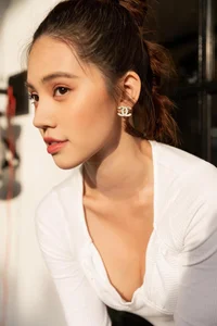 Discover the Timeless Elegance and Fashion Influence of Jolie Nguyen - image 75