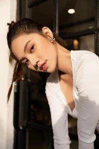 Discover the Timeless Elegance and Fashion Influence of Jolie Nguyen - image 81