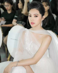 Discover the Timeless Elegance and Fashion Influence of Jolie Nguyen - image 67