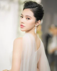 Discover the Timeless Elegance and Fashion Influence of Jolie Nguyen - image 44
