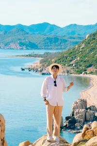 Summer Travel Inspiration: Exploring the Grand Vacation Plans of Khoai Lang Thang, Chan La Cà, and Top Travel Bloggers - image 6