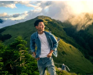 Summer Travel Inspiration: Exploring the Grand Vacation Plans of Khoai Lang Thang, Chan La Cà, and Top Travel Bloggers - image 9