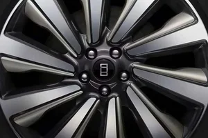 Range Rover SV Ultra 2026: Immersive Luxury with Haptic Floors and Leather-Free Interiors - image 3