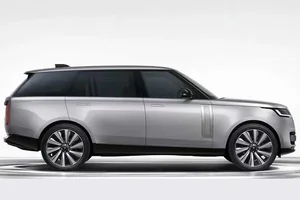 Range Rover SV Ultra 2026: Immersive Luxury with Haptic Floors and Leather-Free Interiors - image 4