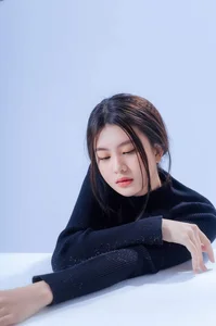 Dreamy Beauty Gallery: Capturing the Ethereal Charm of Hoang Huong in Artistic Portraits - image 4