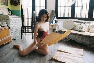 Dreamy Beauty Gallery: Capturing the Ethereal Charm of Hoang Huong in Artistic Portraits - image 15