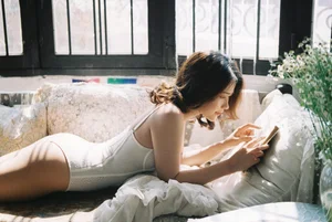 Dreamy Beauty Gallery: Capturing the Ethereal Charm of Hoang Huong in Artistic Portraits - image 8