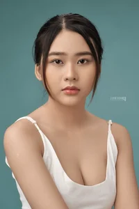 Dreamy Beauty Gallery: Capturing the Ethereal Charm of Hoang Huong in Artistic Portraits - image 30