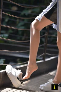 IESS Puhui 153: A Li in the Purest 34-Yard White Sneakers Collection - image 50