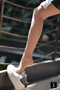 IESS Puhui 153: A Li in the Purest 34-Yard White Sneakers Collection - image 45