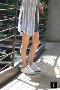 IESS Puhui 153: A Li in the Purest 34-Yard White Sneakers Collection - image 1