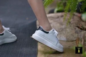 IESS Puhui 153: A Li in the Purest 34-Yard White Sneakers Collection - image 38