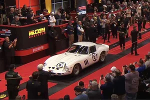 The Legendary White Ferrari 250 GTO: A Multi-Million Dollar Masterpiece of Timeless Elegance - image 4