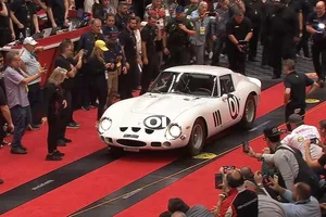 The Legendary White Ferrari 250 GTO: A Multi-Million Dollar Masterpiece of Timeless Elegance - image 7