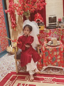 Celebrity Daughters Shine in Traditional Red Ao Dai for Festive Season - image 4