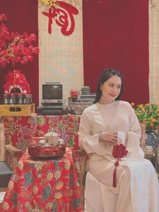 Celebrity Daughters Shine in Traditional Red Ao Dai for Festive Season - image 1