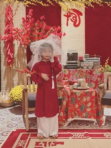 Celebrity Daughters Shine in Traditional Red Ao Dai for Festive Season - image 2