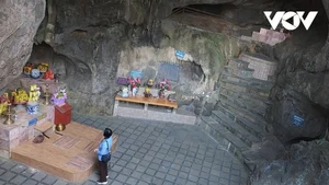 Explore Tuyet Son Cave: A Spiritual Trekking Journey Through Huong Pagoda's Ancient Apricot Forest - image 9