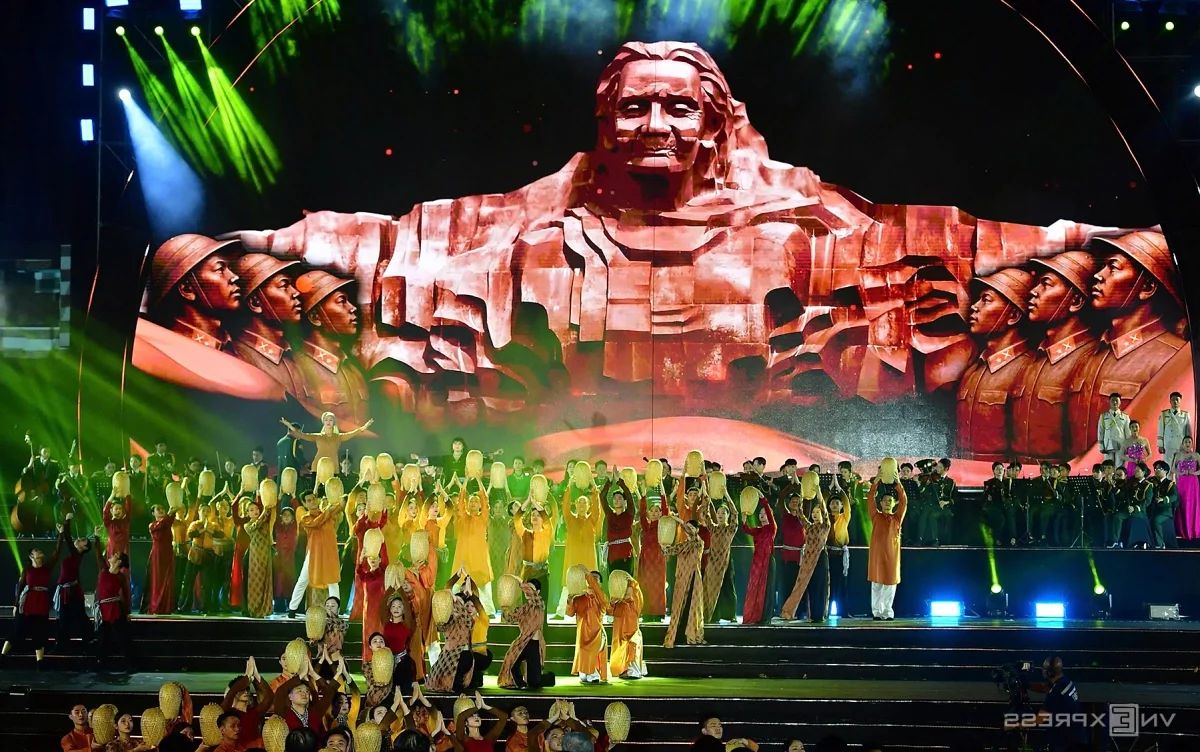 Young Audiences Inspired by the Patriotic Program 'Joyful Country' in Vietnam