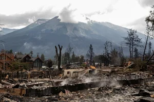 The Horror of Nature: Famous Tourist Destination Destroyed by Unstoppable Forest Fires - image 4