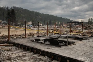 The Horror of Nature: Famous Tourist Destination Destroyed by Unstoppable Forest Fires - image 7