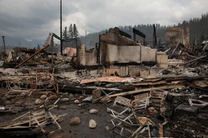 The Horror of Nature: Famous Tourist Destination Destroyed by Unstoppable Forest Fires - image 0