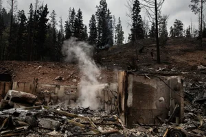 The Horror of Nature: Famous Tourist Destination Destroyed by Unstoppable Forest Fires - image 2