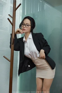 IESS Gallery: Tutu in Glasses Spicy Rabbit - Elegant and Stylish Portrait Photography Collection - image 63