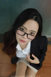 IESS Gallery: Tutu in Glasses Spicy Rabbit - Elegant and Stylish Portrait Photography Collection - image 23