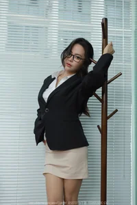 IESS Gallery: Tutu in Glasses Spicy Rabbit - Elegant and Stylish Portrait Photography Collection - image 59