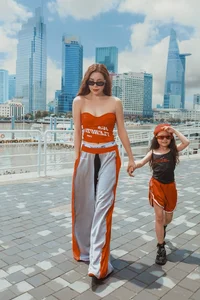 Trà Ngọc Hằng and Daughter: A Masterclass in Chic Mother-Daughter Matching Fashion - image 0