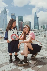 Trà Ngọc Hằng and Daughter: A Masterclass in Chic Mother-Daughter Matching Fashion - image 3