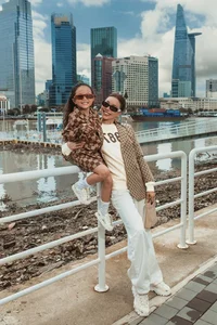Trà Ngọc Hằng and Daughter: A Masterclass in Chic Mother-Daughter Matching Fashion - image 5