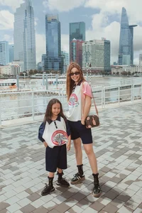 Trà Ngọc Hằng and Daughter: A Masterclass in Chic Mother-Daughter Matching Fashion - image 2