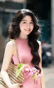 MC Quyen Linh's Daughter's New Viral Photo Shoot Showcases Elegant Beauty - image 1