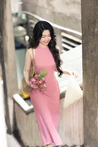 MC Quyen Linh's Daughter's New Viral Photo Shoot Showcases Elegant Beauty - image 3