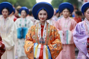 Historic Cultural Parade in Ho Chi Minh City: 1,000 Participants Celebrate Traditional Vietnamese Costumes - image 2