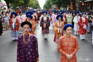 Historic Cultural Parade in Ho Chi Minh City: 1,000 Participants Celebrate Traditional Vietnamese Costumes - image 8