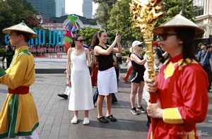 Historic Cultural Parade in Ho Chi Minh City: 1,000 Participants Celebrate Traditional Vietnamese Costumes - image 0