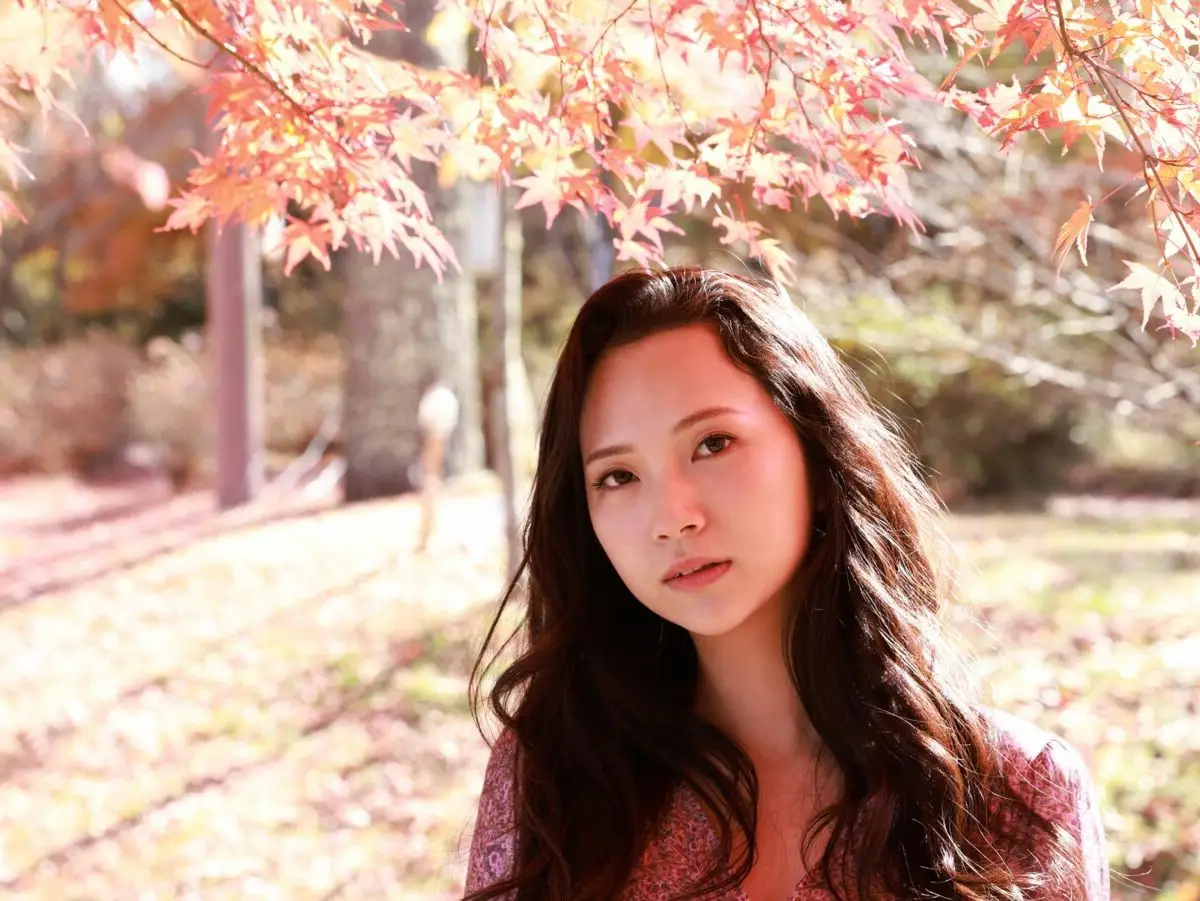 JP Miho Machiyama: Serene Natural Beauty in Sunlight | FRIDAY Digital Photo Book Scarlet Vol.1