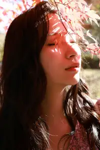 JP Miho Machiyama: Serene Natural Beauty in Sunlight | FRIDAY Digital Photo Book Scarlet Vol.1 - image 3