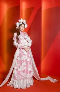 Perfect Harmony: Truong Giang and Nha Phuong Showcase Coordinated Elegance on the Red Carpet - image 5