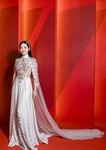 Perfect Harmony: Truong Giang and Nha Phuong Showcase Coordinated Elegance on the Red Carpet - image 6