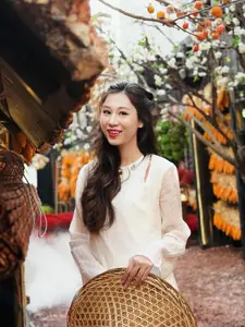 Pure Elegance of White Ao Dai in Traditional Vietnamese Setting - image 5