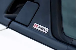 Legendary Honda NSX-R Auctioned for Over $1 Million: A New Era for JDM Supercars - image 9