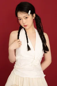 Discovering Artistic Expression in YiTuYu Art Language Vol.5788 with Model Lu Dan - image 0