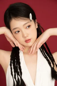 Discovering Artistic Expression in YiTuYu Art Language Vol.5788 with Model Lu Dan - image 4