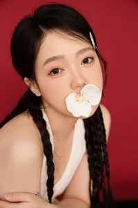 Discovering Artistic Expression in YiTuYu Art Language Vol.5788 with Model Lu Dan - image 1