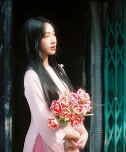 Viral Beauty: The Stunning Everyday Life of Vietnam's Star Figure Skater - image 2